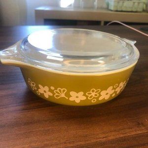 Pyrex Spring Blossom Green/Crazy Daisy Small Casserole
